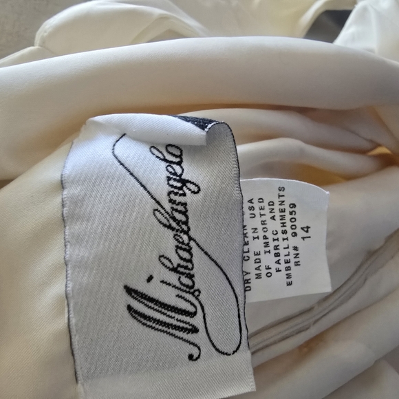 Pale Yellow Michaelangelo gown with rhinestone straps, size 14. Elegant & flowy. - Picture 5 of 8